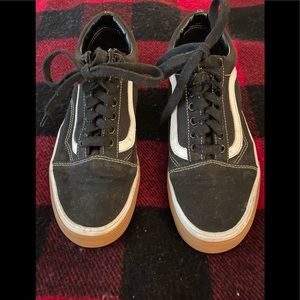 Classic black and white Vans w gum sole excellent condition